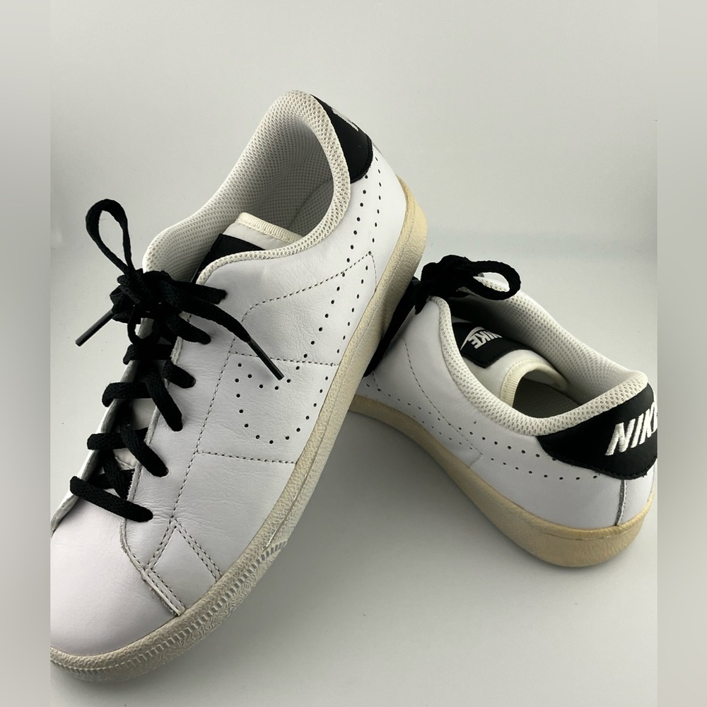 Boys Youth Nike Sneakers Size 5